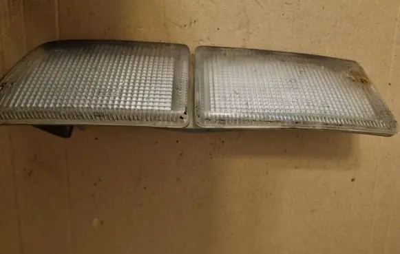 Volkswagen Golf III Front bumper turn signal 
