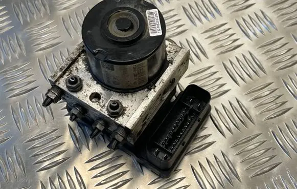 Skoda Octavia Mk2 (1Z) ABS Pump 1K0614117S 1K0907379AK