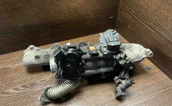 Renault Master III Intake manifold 8200915216 8200796674