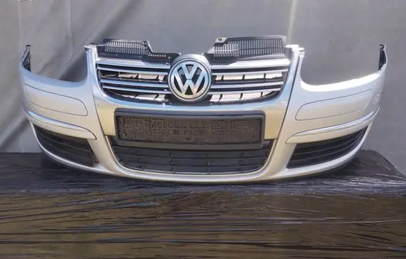 Volkswagen Jetta V Front bumper I7A6