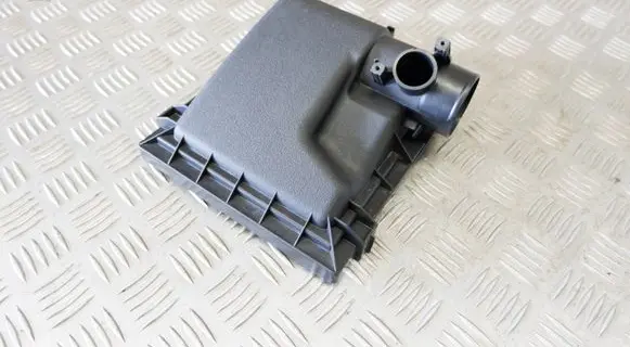Lexus CT 200H Air filter box cover 1770537161 1781237030