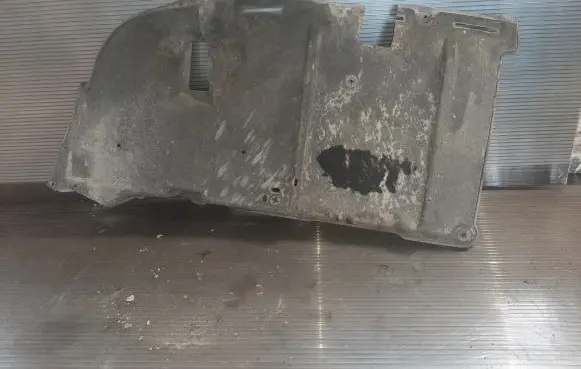 Toyota Avensis T270 Rear bumper underbody cover/under tray 5839005010