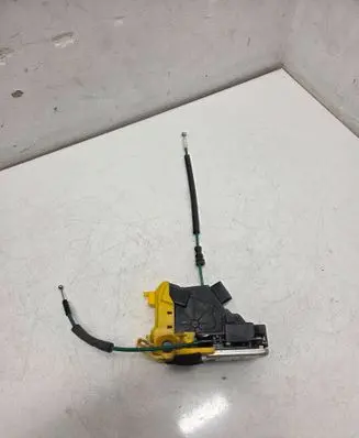 Hyundai i30 Front door lock 81320A6010