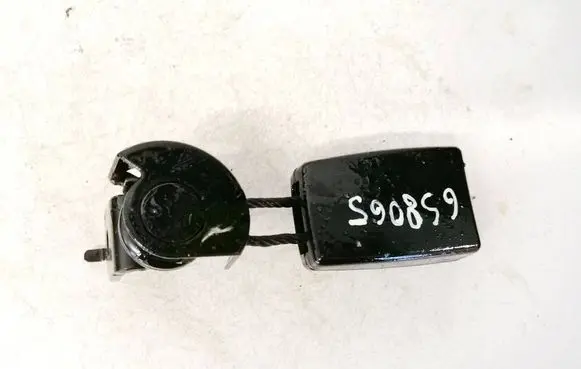 Middle seatbelt buckle (rear)