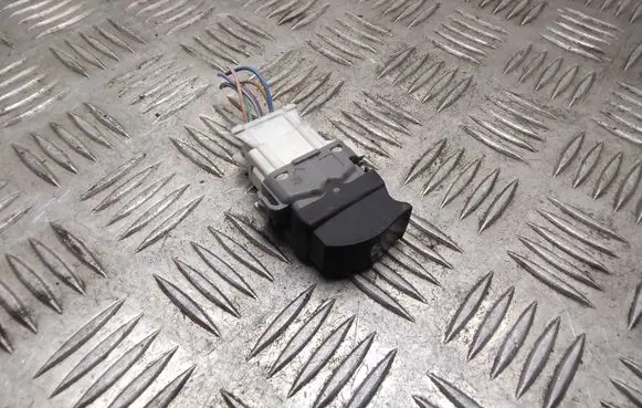 Renault Megane II Electric window control switch 2808201 315024A