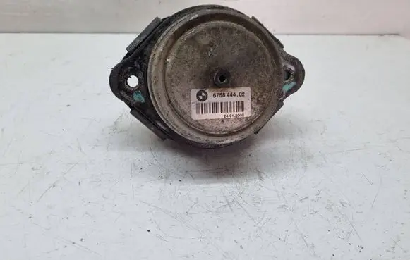 BMW X5 E53 Engine mount bracket 6758444
