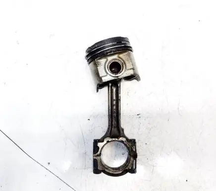 Nissan Almera Tino Piston with connecting rod