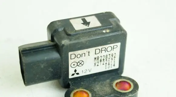 Mitsubishi Pajero Airbag deployment crash/impact sensor MR228392