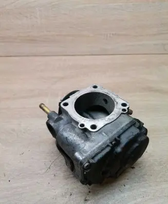 Volkswagen PASSAT B5 Throttle body valve 05a133064j 408237