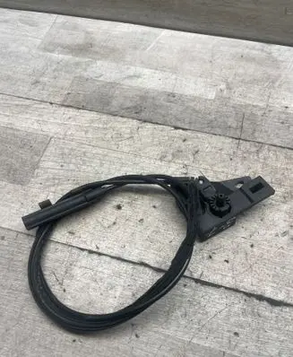 Volkswagen PASSAT B7 Engine bonnet (hood) release handle 1K1823633