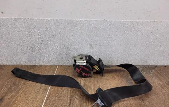Volkswagen Scirocco Front seatbelt 1K8857706A 1000059 K2615109561