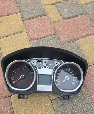 Speedometer (instrument cluster)