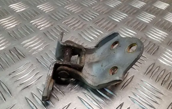 Mitsubishi Pajero Front door lower hinge 