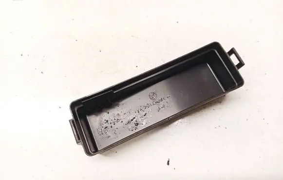 Nissan e-NV200 Fuse box cover 