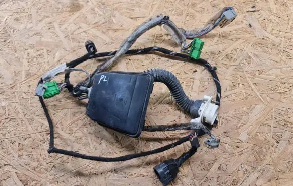 Volvo V70 Front door wiring loom 8690291