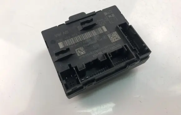 Volkswagen Golf VII Other control units/modules 5Q0959593E