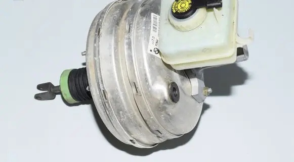 BMW 5 E60 E61 Brake booster 6765937