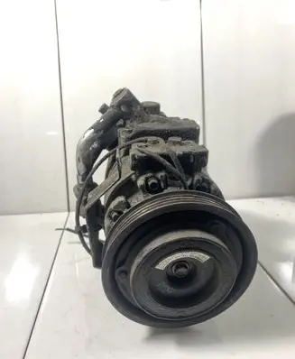 Volkswagen PASSAT B5.5 Air conditioning (A/C) compressor (pump) 8D0260805J