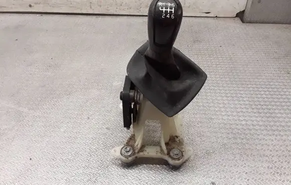Volvo V50 Gear shifter/selector 30711726