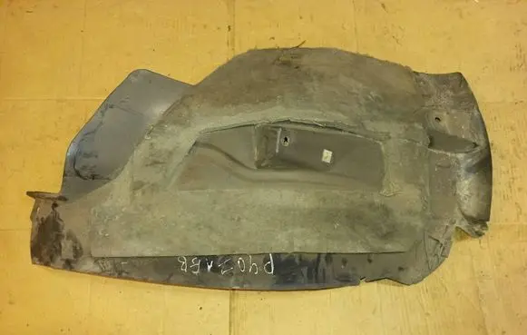 Front wheel arch liner splash guards