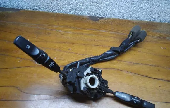 Hyundai Lantra I Wiper turn signal indicator stalk/switch 339310
