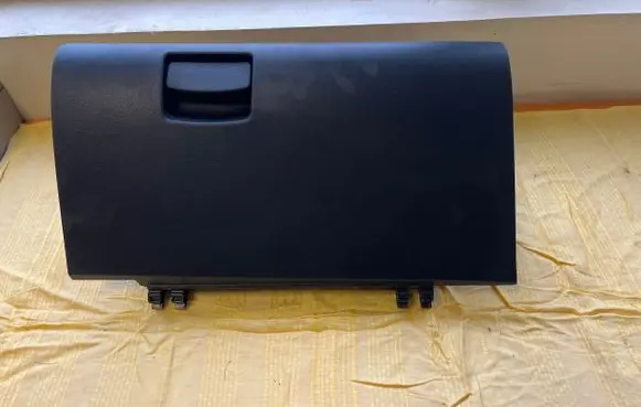 Subaru Forester SK Glove box S15602860