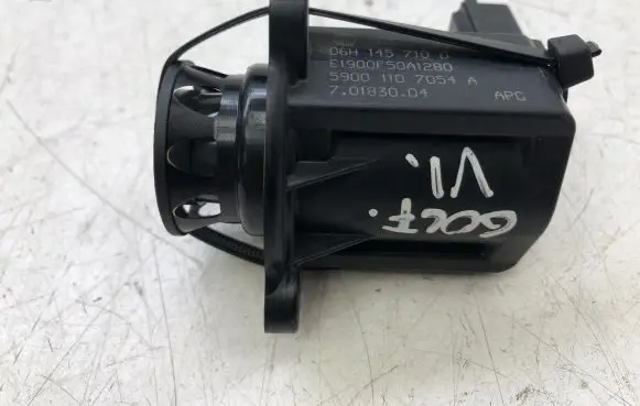 Volkswagen Golf VI Vacuum valve 06H145710D