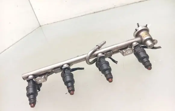 Audi A4 S4 B5 8D Fuel injectors set 058133681