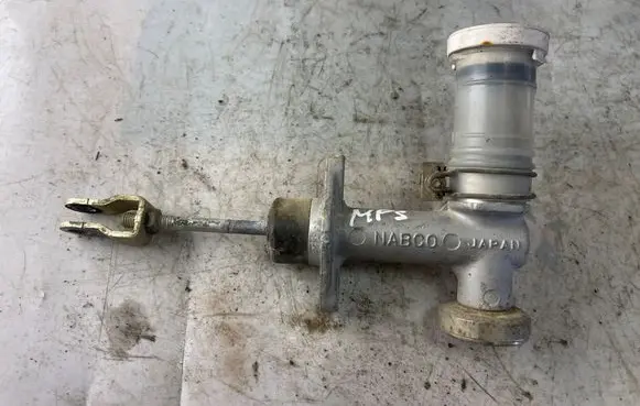 Mitsubishi Pajero Sport I Clutch master cylinder