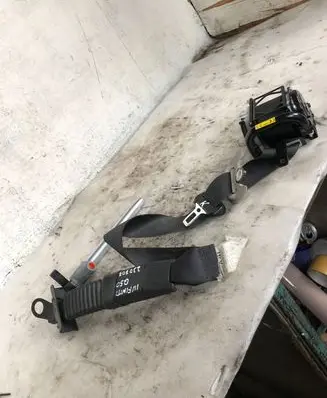 Infiniti Q50 Front seatbelt 305257810