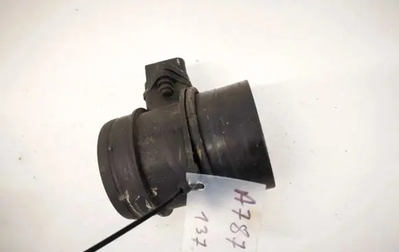 Volkswagen Touran I Mass air flow meter 0281002461 074906461b
