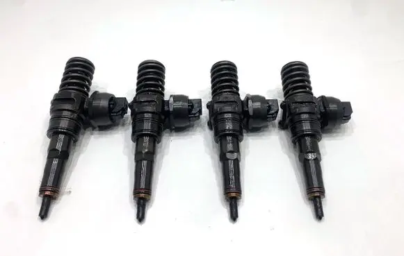 Volkswagen Touran I Fuel injectors set 038130073AG