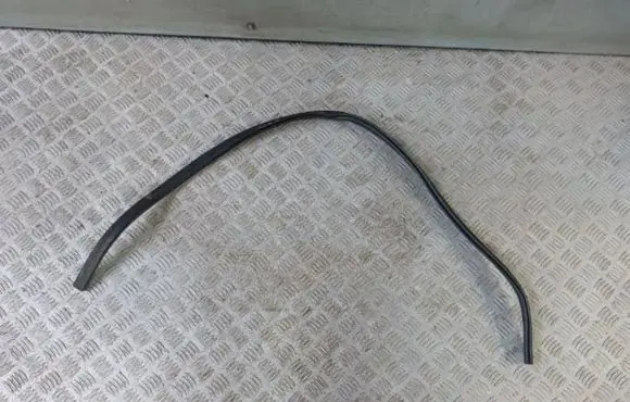 Skoda Octavia Mk3 (5E) Engine hood trim 