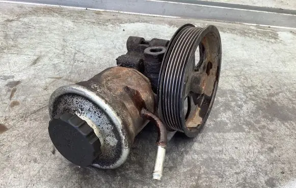 Toyota Avensis T250 Power steering pump