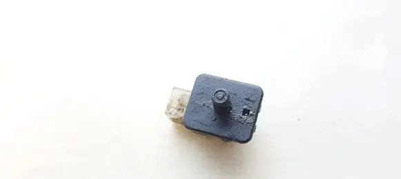 Mercedes-Benz C W202 Front door sensor 2028209410