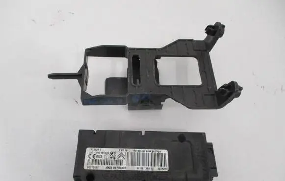 Peugeot 308 Central body control module 9665738980