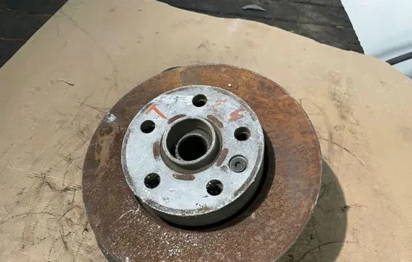 Volkswagen Transporter - Caravelle T4 Front wheel hub spindle knuckle