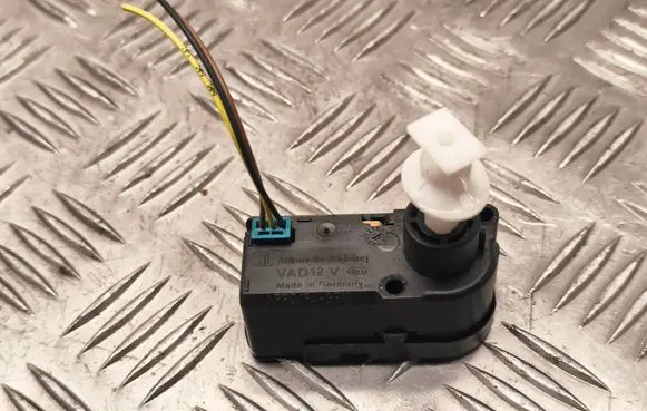 Renault Megane III Headlight level adjustment motor 0307853325