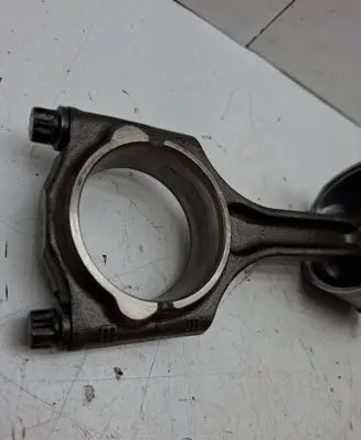 Volvo XC60 Piston with connecting rod 