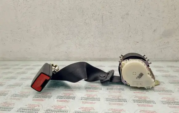 Middle seatbelt (rear)
