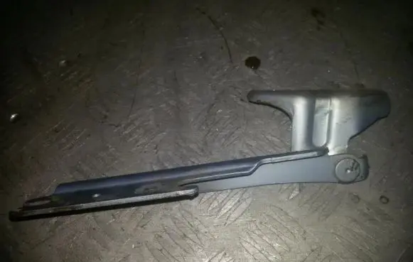 Mazda 626 Engine bonnet/hood hinges