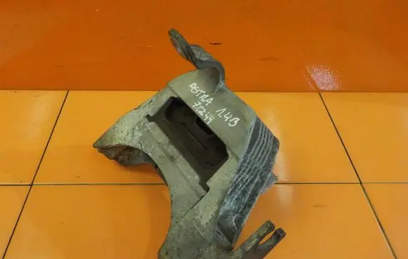 Opel Astra J Engine mount vacuum valve 13347456