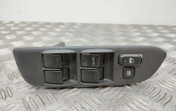 Toyota RAV 4 (XA20) Electric window control switch 8482042180