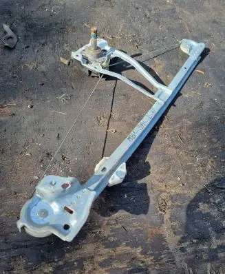 Mercedes-Benz C W202 Rear door manual window regulator 