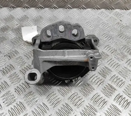 Mazda CX-5 II Engine mount bracket KB8E39060