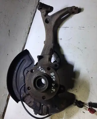 Volkswagen PASSAT B5.5 Front wheel hub spindle knuckle 8B0607257