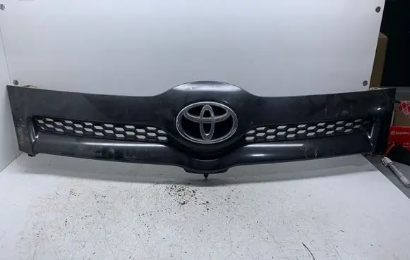 Toyota Corolla Verso E121 Front grill 531110F020