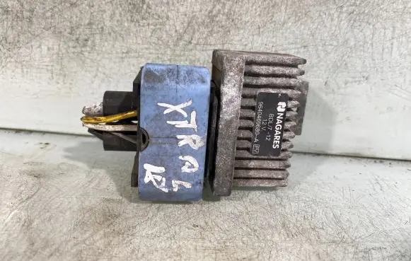 Nissan X-Trail T31 Glow plug pre-heat relay 9640469680a