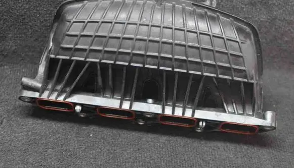 Volkswagen Tiguan Intake manifold 03C129711AB