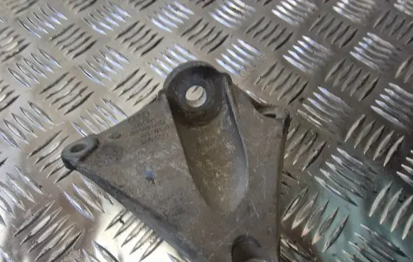 Audi A8 S8 D3 4E Gearbox mounting bracket 4E0399114Q
